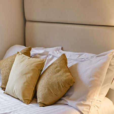 Riverview Somerford Keynes Екстериор снимка