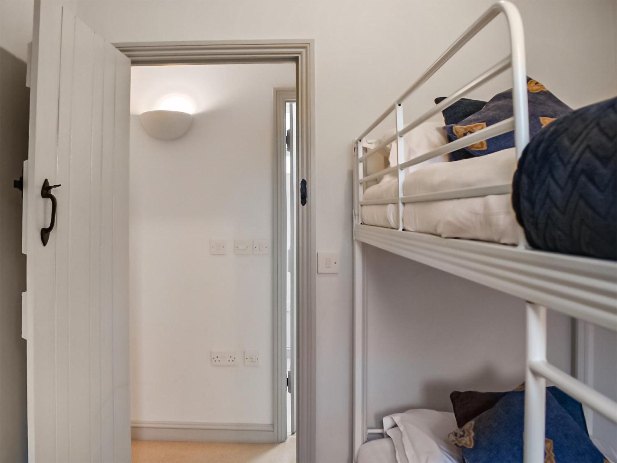 Riverview Somerford Keynes Екстериор снимка