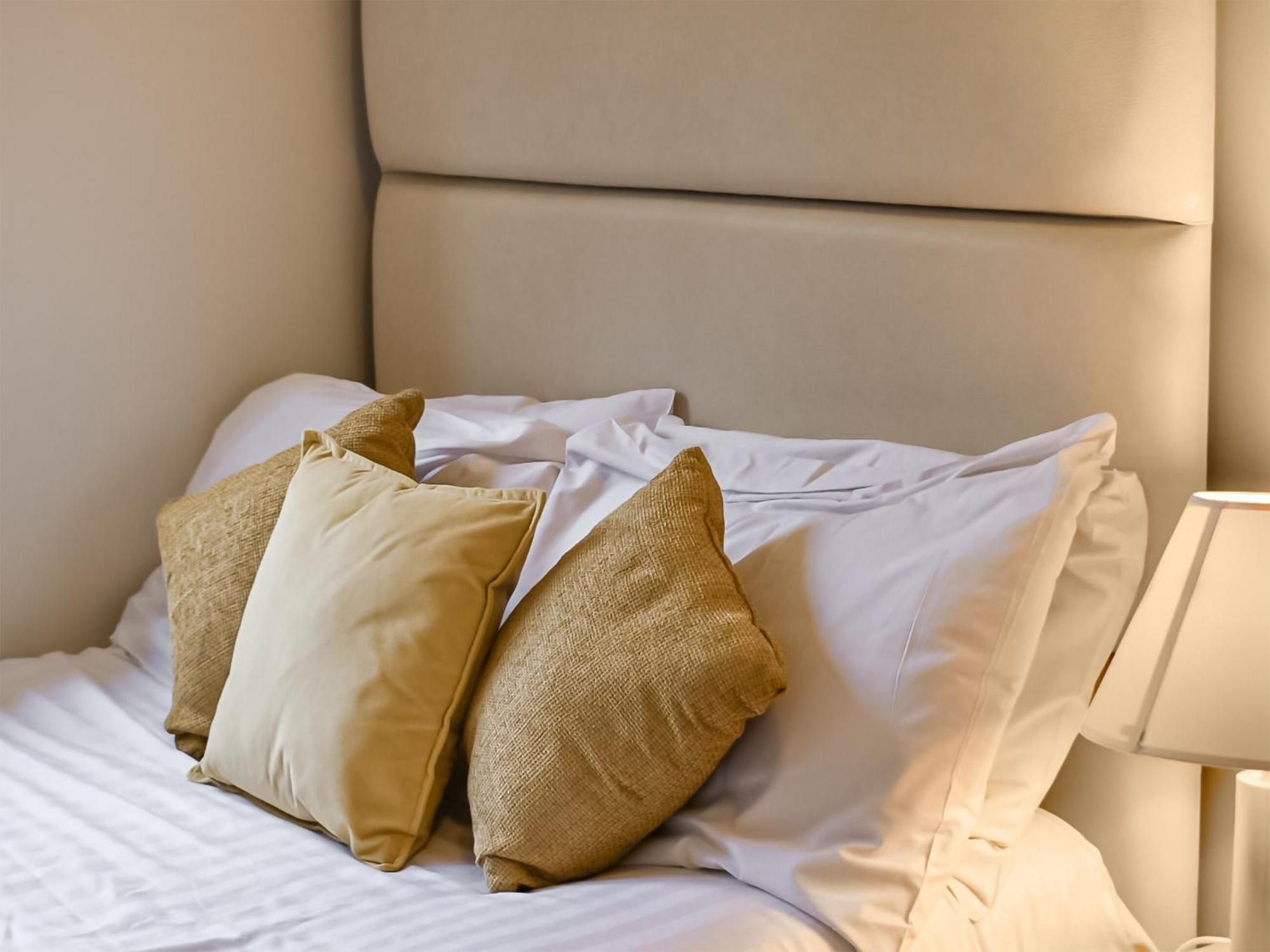 Riverview Somerford Keynes Екстериор снимка