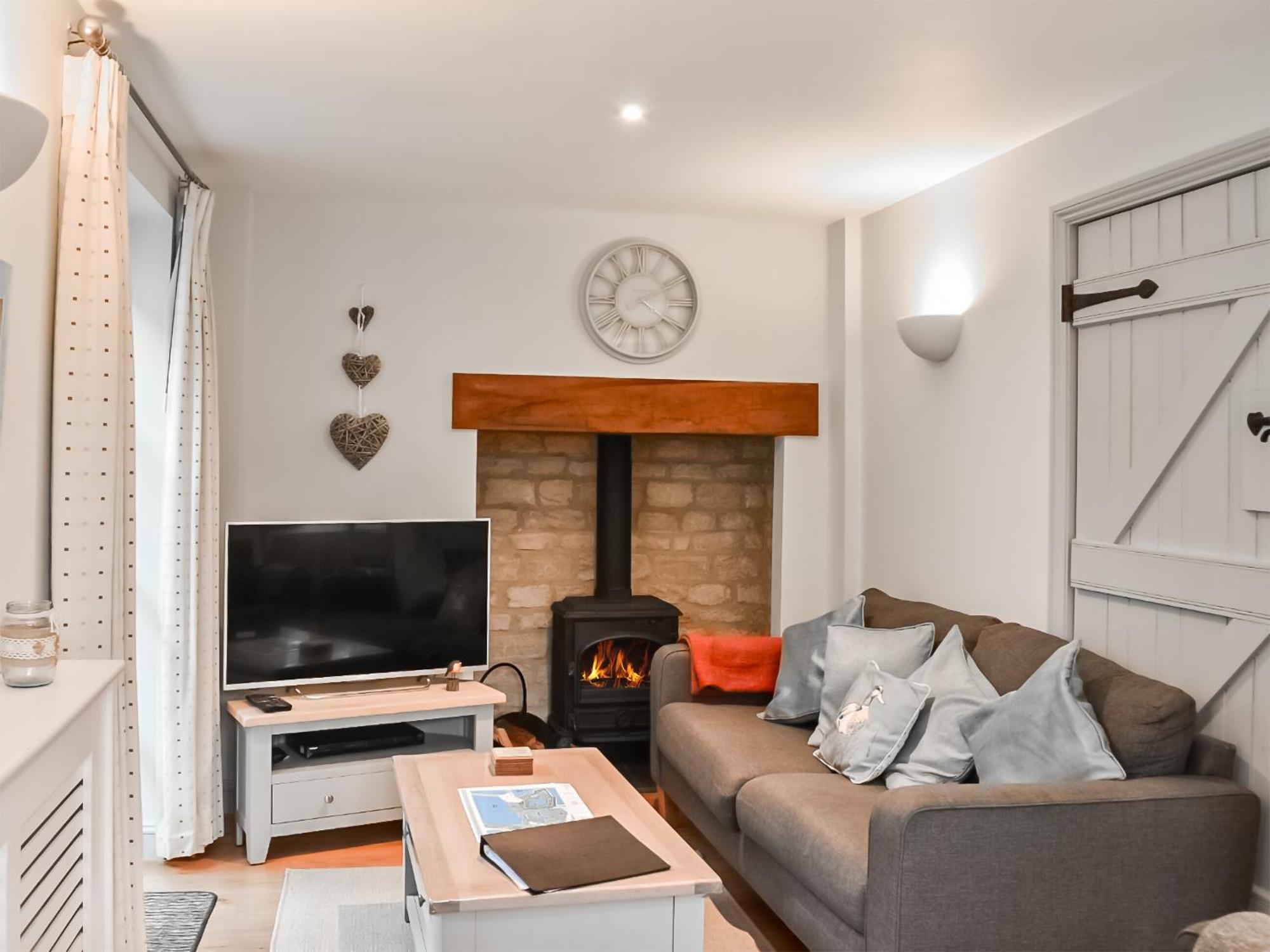 Riverview Somerford Keynes Екстериор снимка